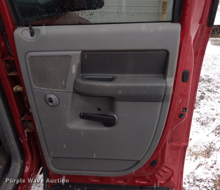 image for item GE9556 2007 Dodge Ram 3500 SLT Quad Cab utility bed pickup truck