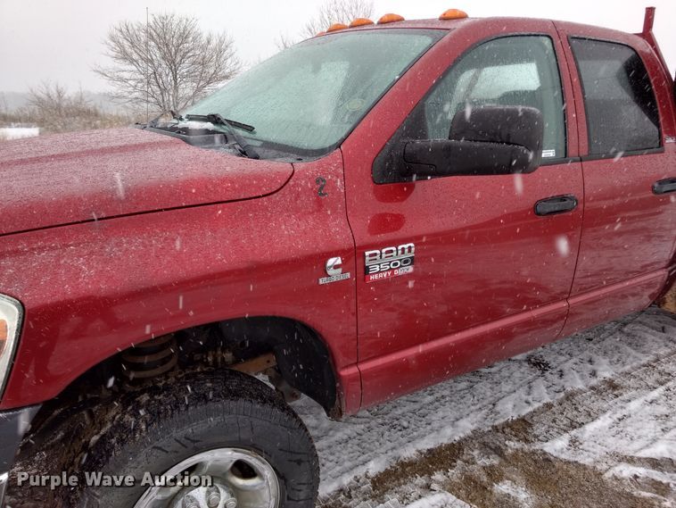 image for item GE9556 2007 Dodge Ram 3500 SLT Quad Cab utility bed pickup truck