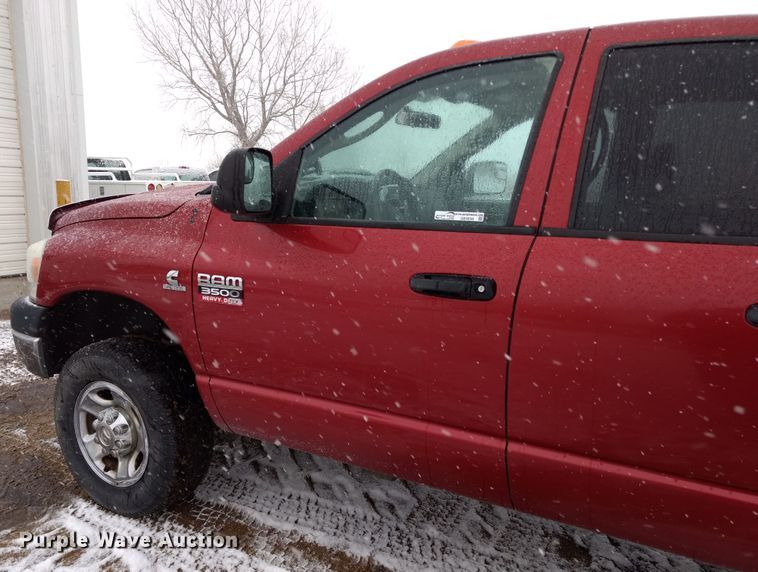 image for item GE9556 2007 Dodge Ram 3500 SLT Quad Cab utility bed pickup truck