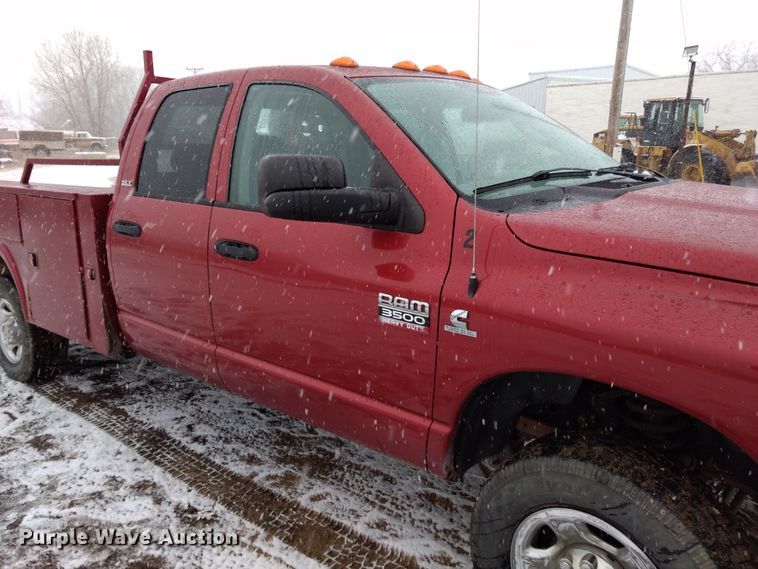 image for item GE9556 2007 Dodge Ram 3500 SLT Quad Cab utility bed pickup truck