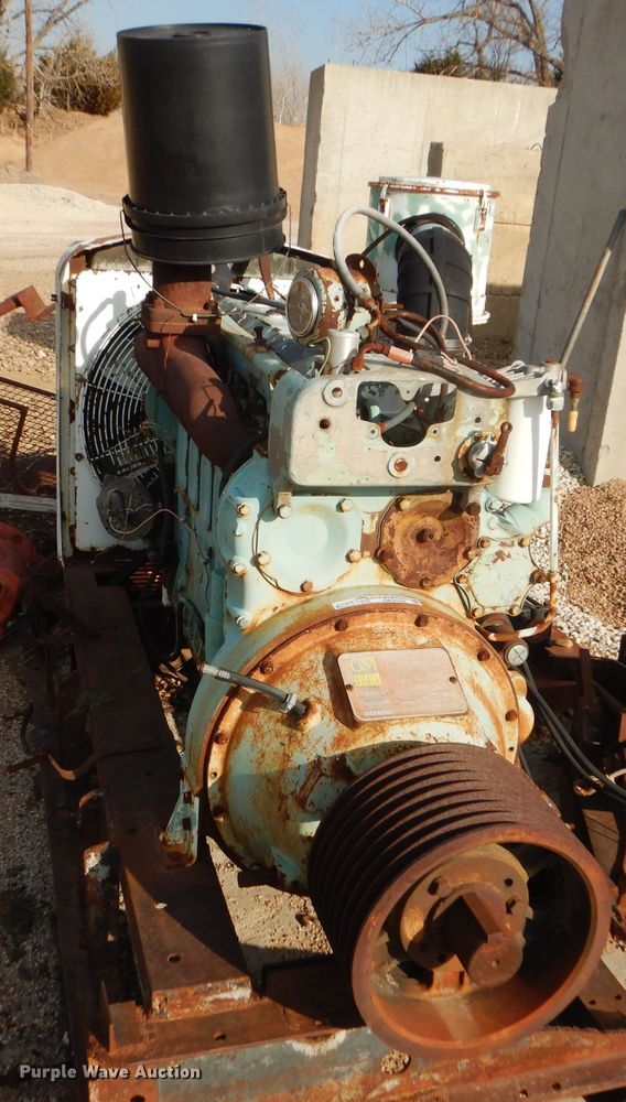 image for item GE9582 Detroit Diesel 671 7.0L six cylinder diesel engine