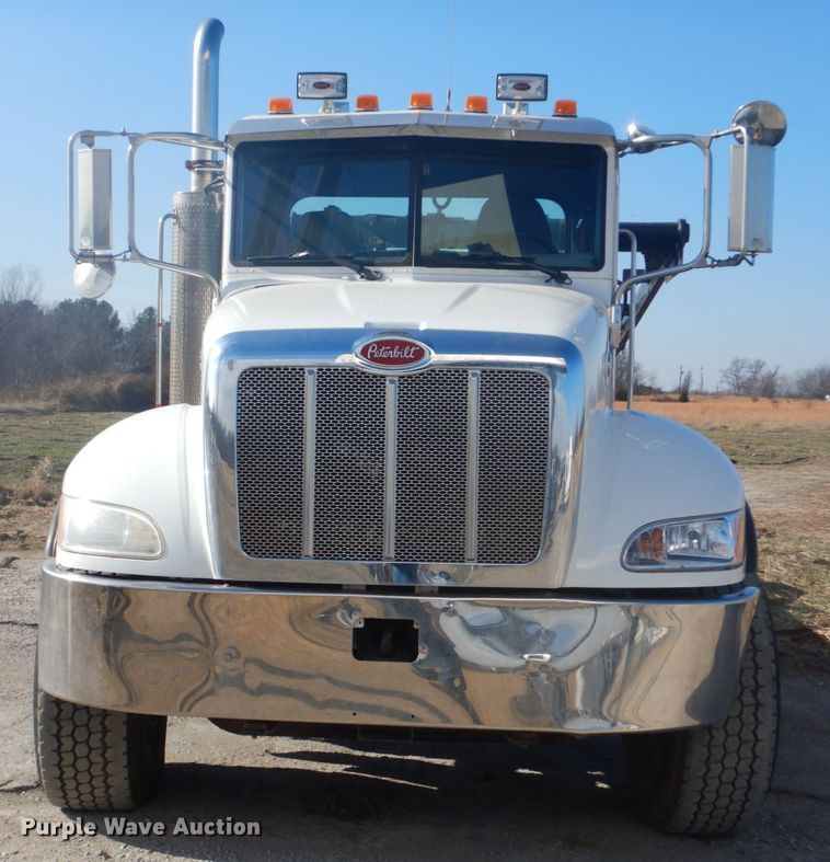 image for item GF9000 2006 Peterbilt 335 roll off container truck