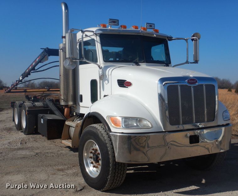 image for item GF9000 2006 Peterbilt 335 roll off container truck