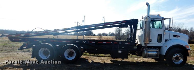 image for item GF9000 2006 Peterbilt 335 roll off container truck