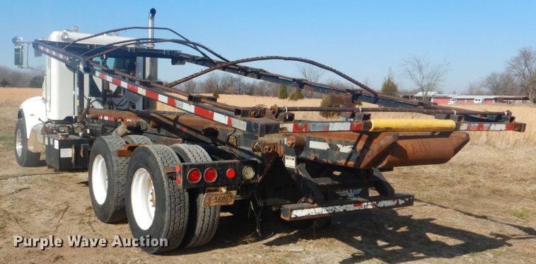 image for item GF9000 2006 Peterbilt 335 roll off container truck