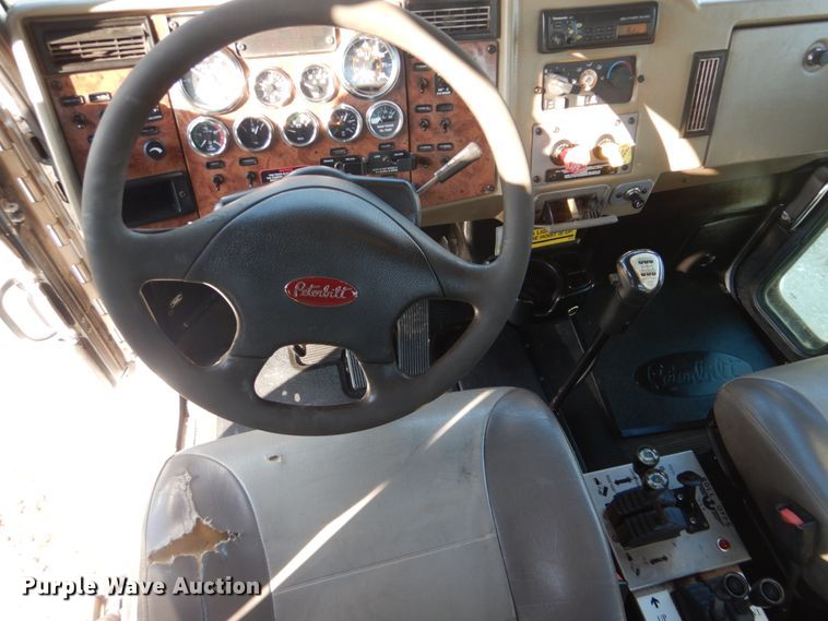 image for item GF9000 2006 Peterbilt 335 roll off container truck