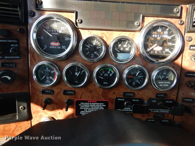 image for item GF9000 2006 Peterbilt 335 roll off container truck