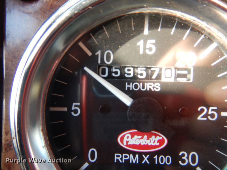 image for item GF9000 2006 Peterbilt 335 roll off container truck