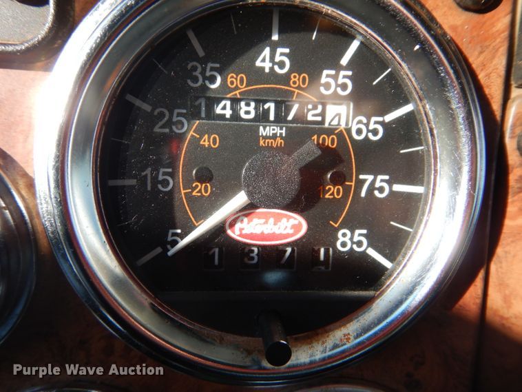 image for item GF9000 2006 Peterbilt 335 roll off container truck