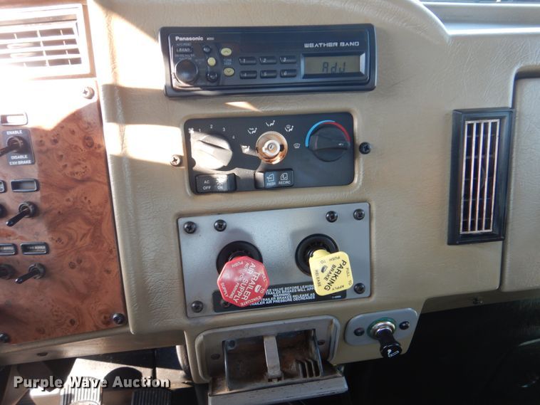 image for item GF9000 2006 Peterbilt 335 roll off container truck