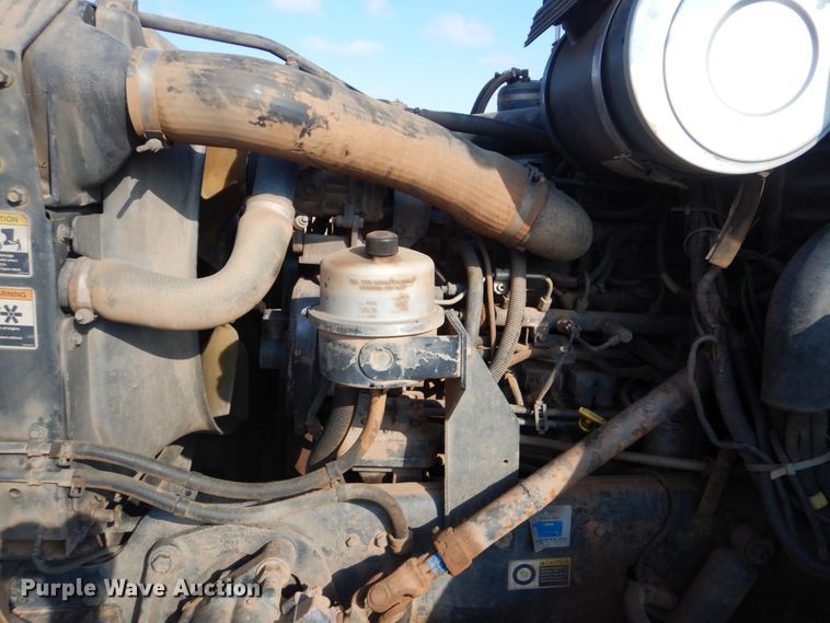 image for item GF9000 2006 Peterbilt 335 roll off container truck