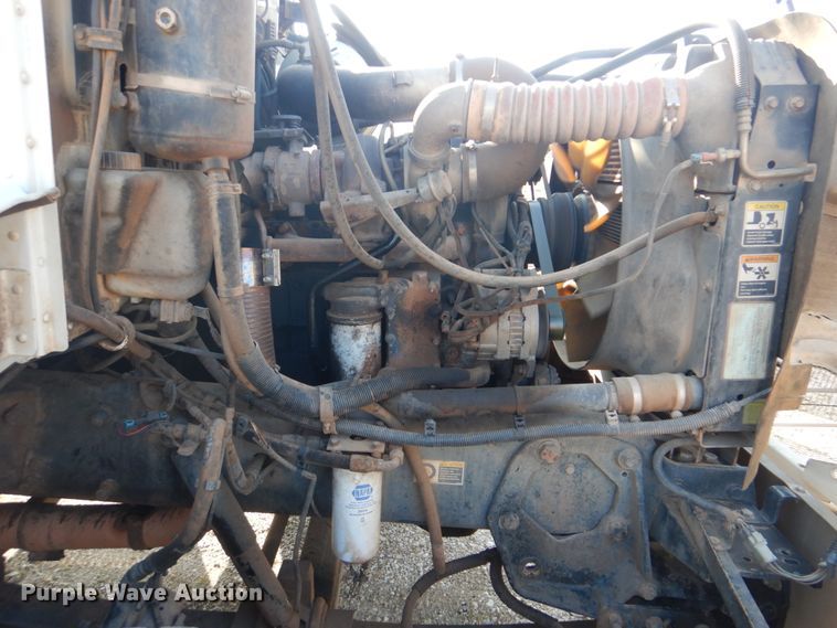 image for item GF9000 2006 Peterbilt 335 roll off container truck