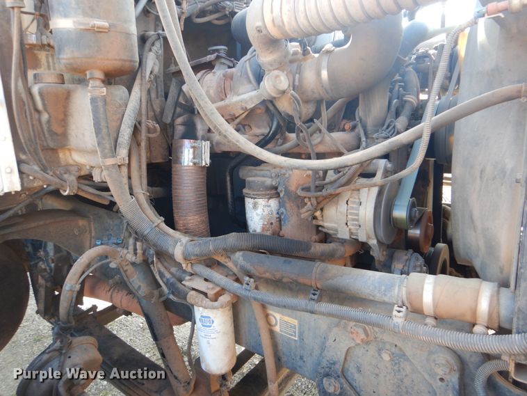 image for item GF9000 2006 Peterbilt 335 roll off container truck