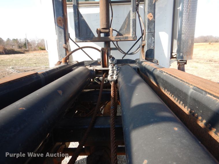 image for item GF9000 2006 Peterbilt 335 roll off container truck