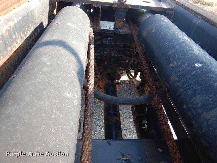 image for item GF9000 2006 Peterbilt 335 roll off container truck