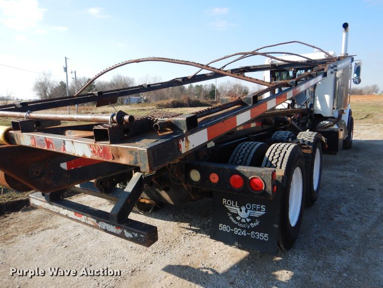 image for item GF9000 2006 Peterbilt 335 roll off container truck