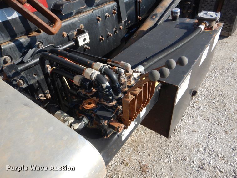 image for item GF9000 2006 Peterbilt 335 roll off container truck