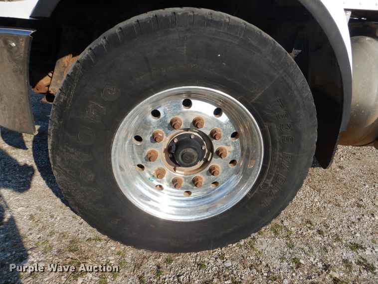 image for item GF9000 2006 Peterbilt 335 roll off container truck