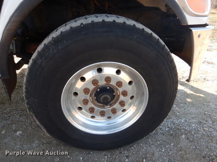 image for item GF9000 2006 Peterbilt 335 roll off container truck