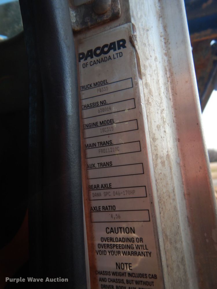 image for item GF9000 2006 Peterbilt 335 roll off container truck