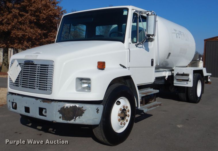 image for item GF9002 2004 Freightliner FL70 fuel truck