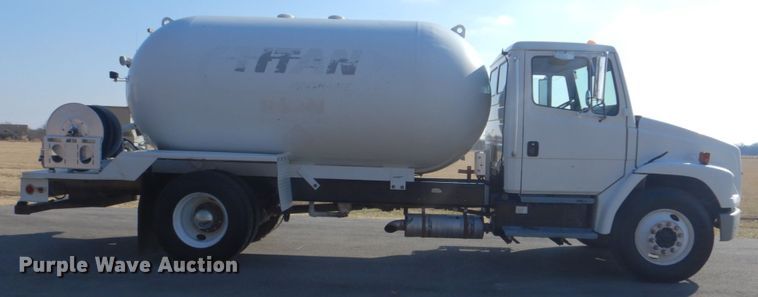 image for item GF9002 2004 Freightliner FL70 fuel truck