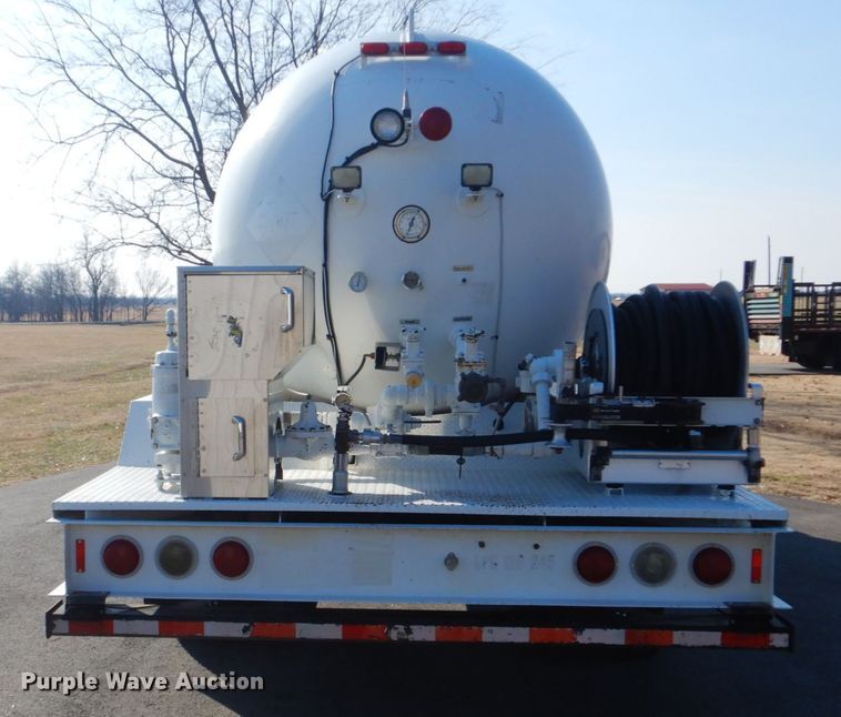 image for item GF9002 2004 Freightliner FL70 fuel truck