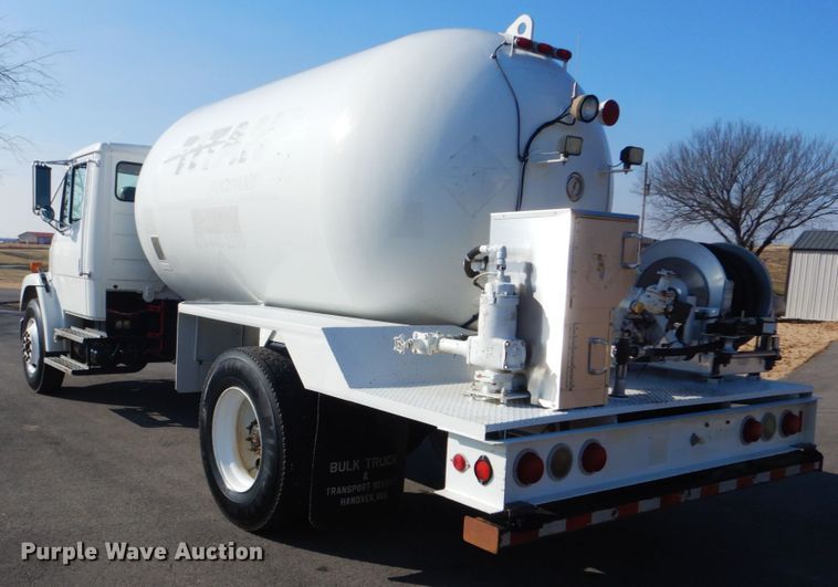 image for item GF9002 2004 Freightliner FL70 fuel truck