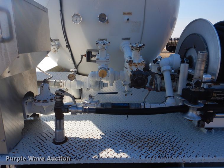 image for item GF9002 2004 Freightliner FL70 fuel truck