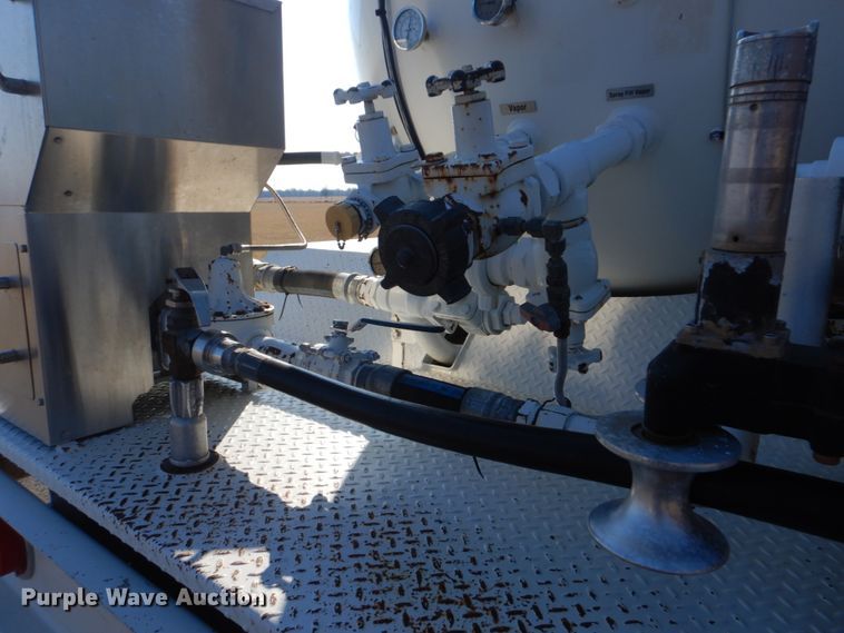 image for item GF9002 2004 Freightliner FL70 fuel truck