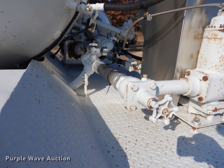 image for item GF9002 2004 Freightliner FL70 fuel truck