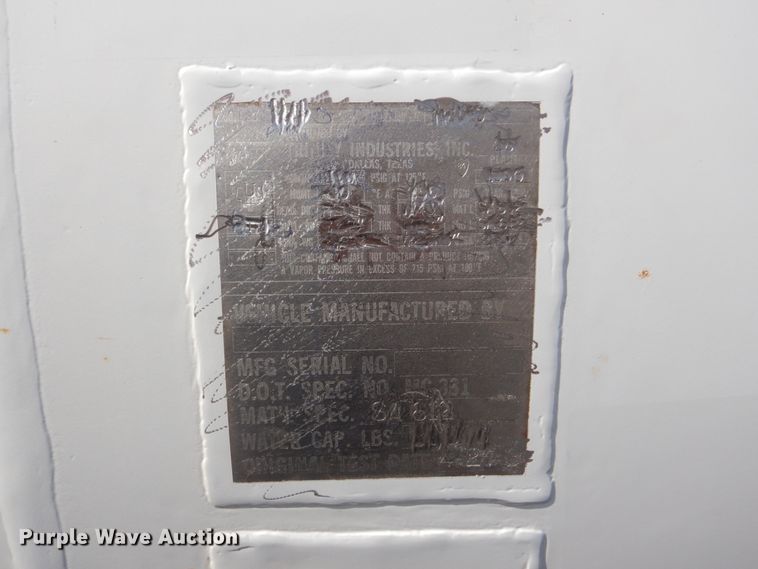 image for item GF9002 2004 Freightliner FL70 fuel truck