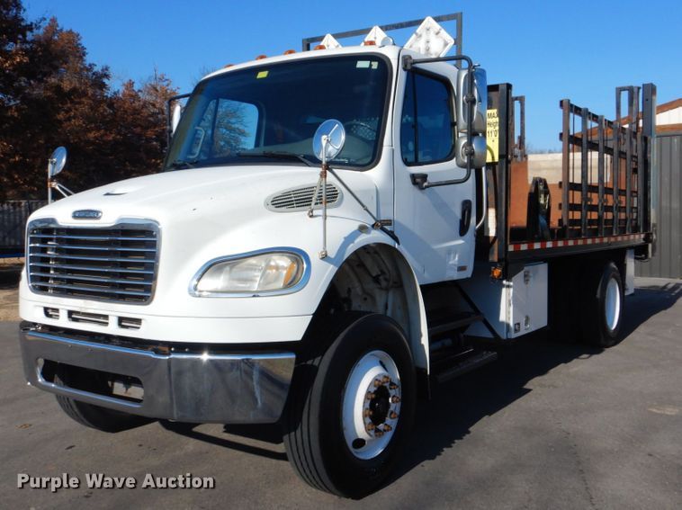 image for item GF9004 2007 Freightliner Business Class M2 flatbed truck