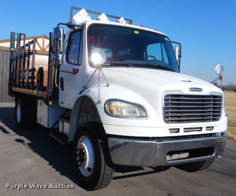 image for item GF9004 2007 Freightliner Business Class M2 flatbed truck
