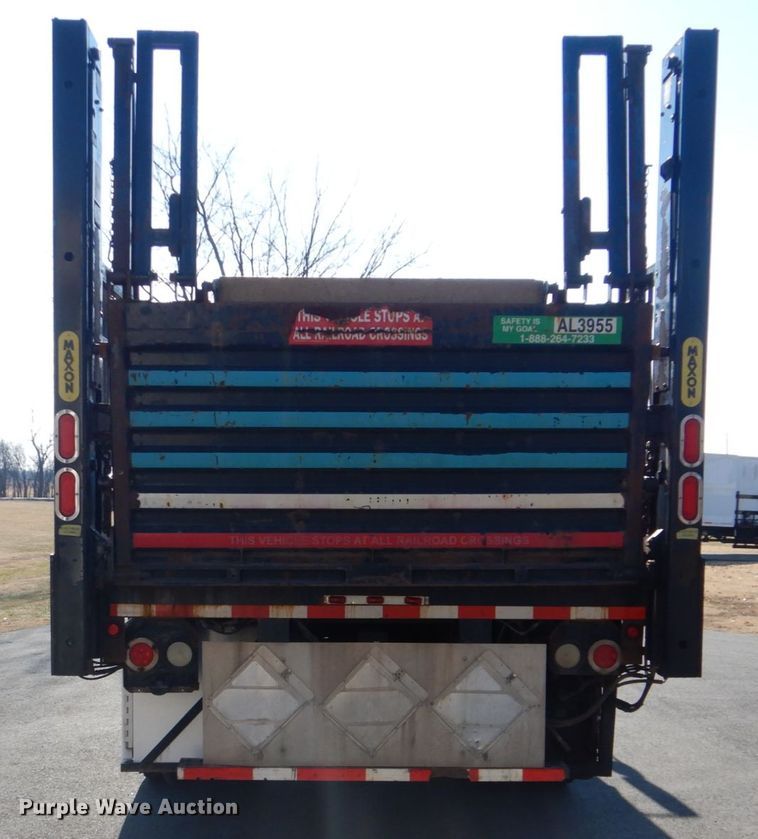 image for item GF9004 2007 Freightliner Business Class M2 flatbed truck