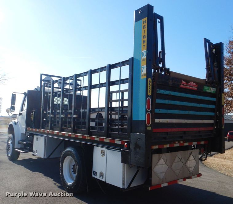 image for item GF9004 2007 Freightliner Business Class M2 flatbed truck