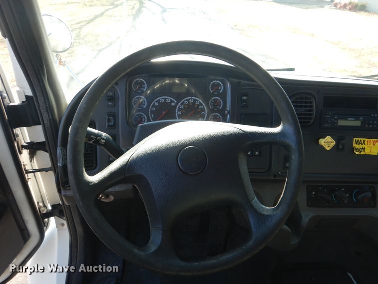 image for item GF9004 2007 Freightliner Business Class M2 flatbed truck