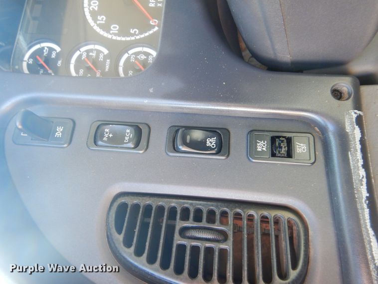 image for item GF9004 2007 Freightliner Business Class M2 flatbed truck