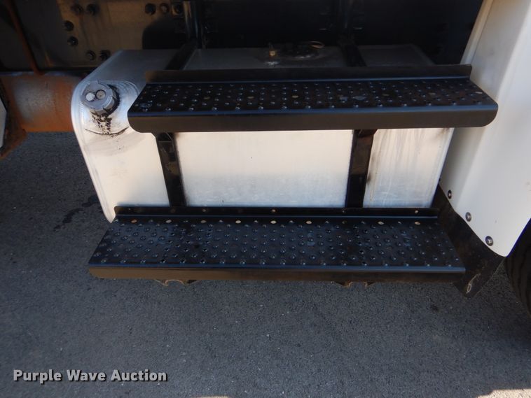 image for item GF9004 2007 Freightliner Business Class M2 flatbed truck