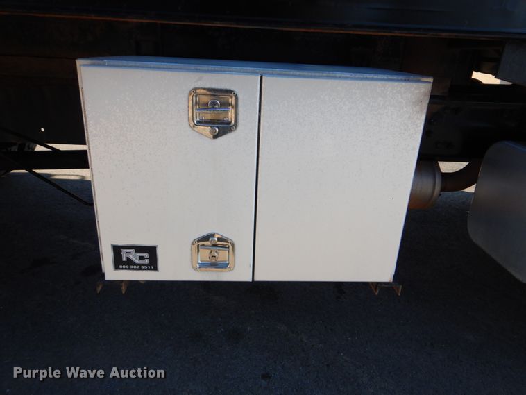 image for item GF9004 2007 Freightliner Business Class M2 flatbed truck