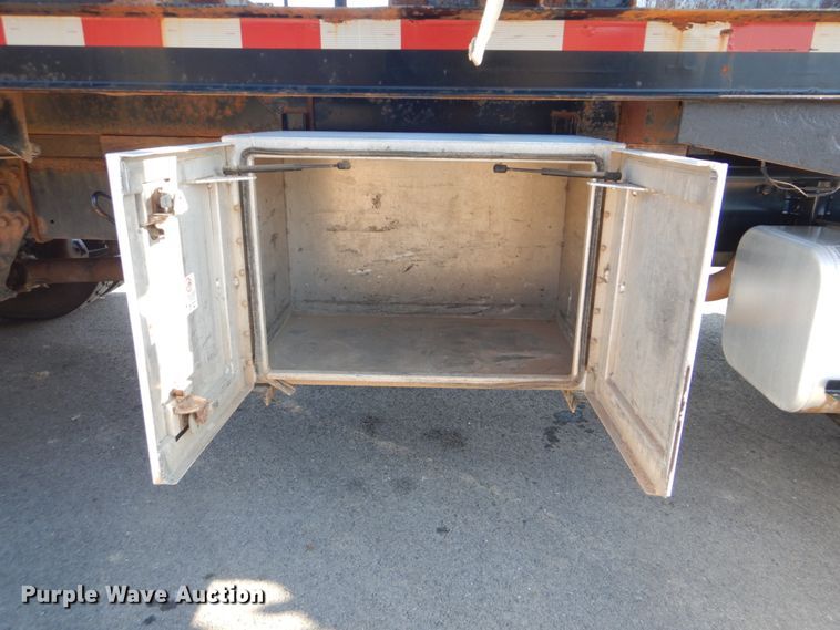 image for item GF9004 2007 Freightliner Business Class M2 flatbed truck