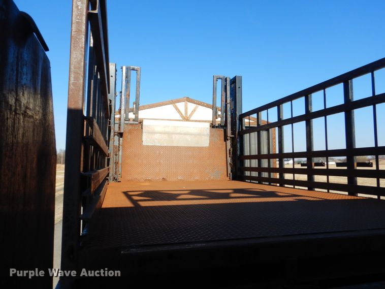 image for item GF9004 2007 Freightliner Business Class M2 flatbed truck