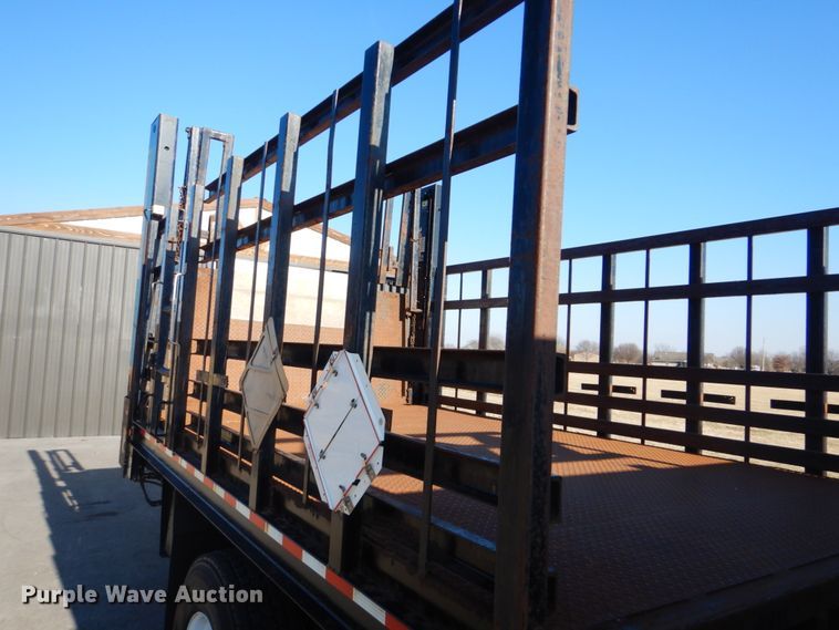 image for item GF9004 2007 Freightliner Business Class M2 flatbed truck