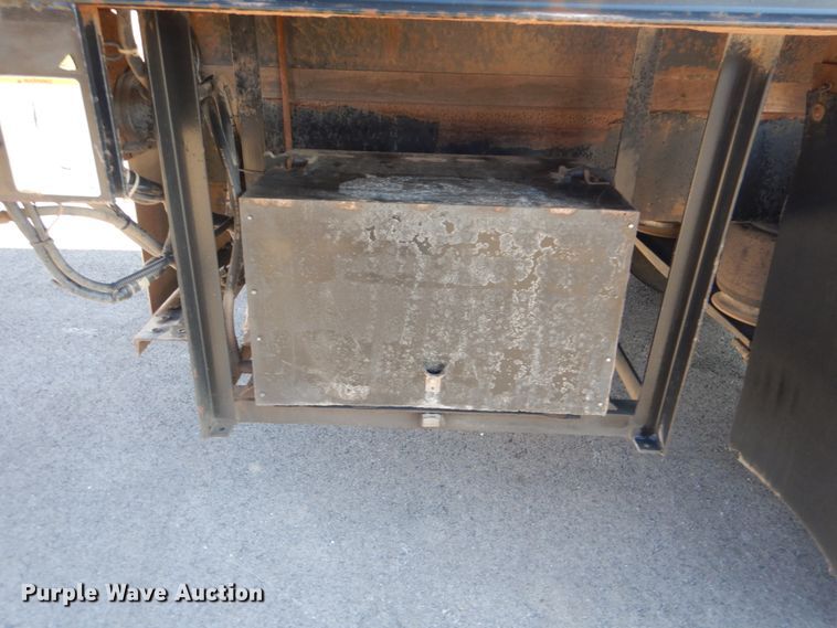 image for item GF9004 2007 Freightliner Business Class M2 flatbed truck