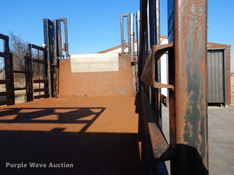 image for item GF9004 2007 Freightliner Business Class M2 flatbed truck