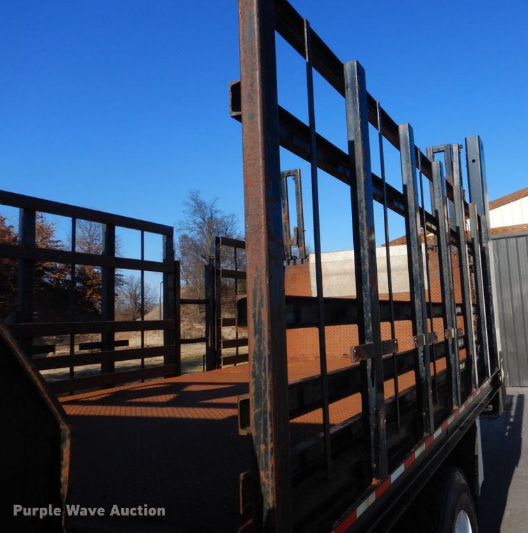 image for item GF9004 2007 Freightliner Business Class M2 flatbed truck