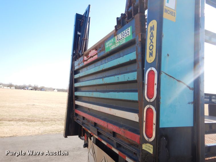 image for item GF9004 2007 Freightliner Business Class M2 flatbed truck