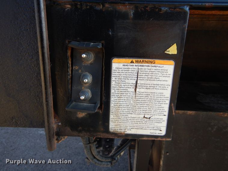 image for item GF9004 2007 Freightliner Business Class M2 flatbed truck