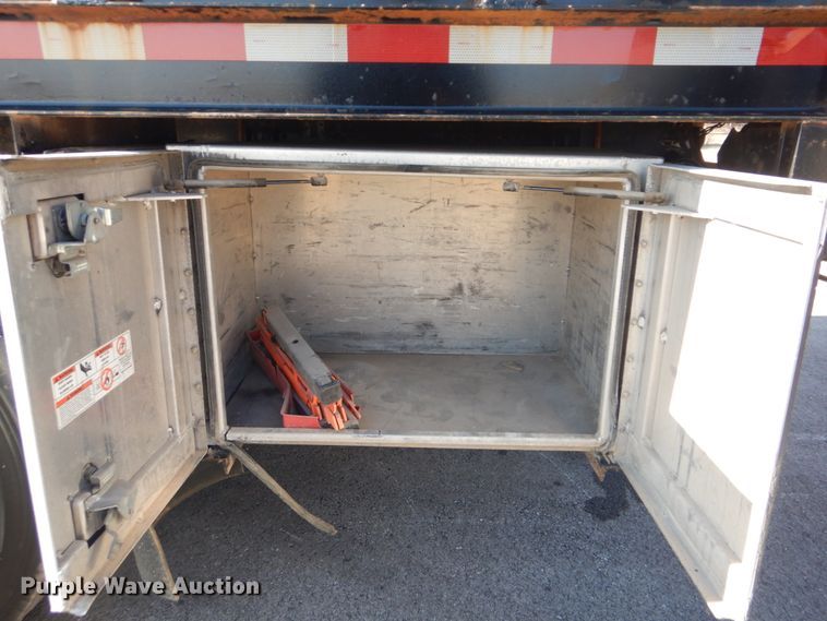 image for item GF9004 2007 Freightliner Business Class M2 flatbed truck