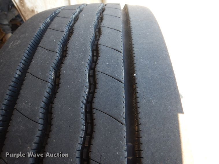 image for item GF9004 2007 Freightliner Business Class M2 flatbed truck